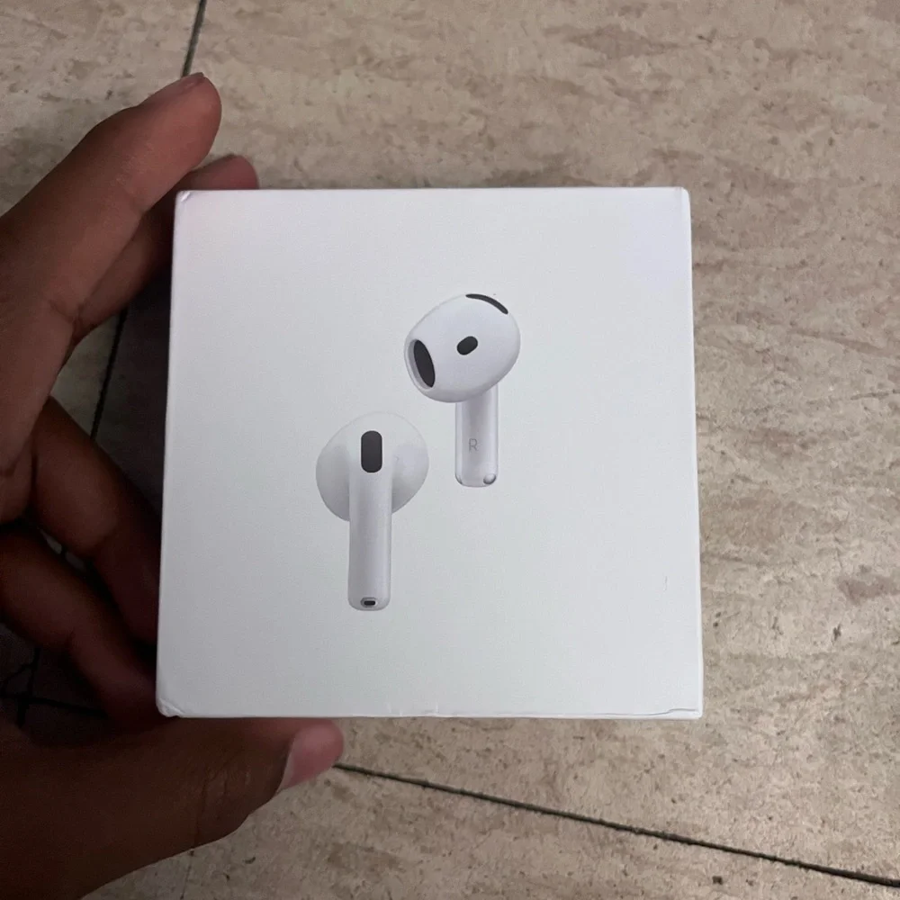 Apple AirPods (4th Generation)